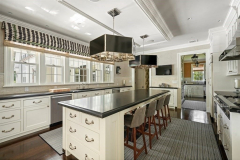 d573458171cb875fea23a4dd056ffe60-full