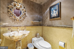 b446f5752d29fd3f97994c63e7157195-full