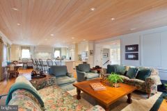 2050d91f1e73351c4c6897d7228169cf-full