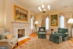 e8e4cb93405b185bf6f28d5f51ebf9fb-full